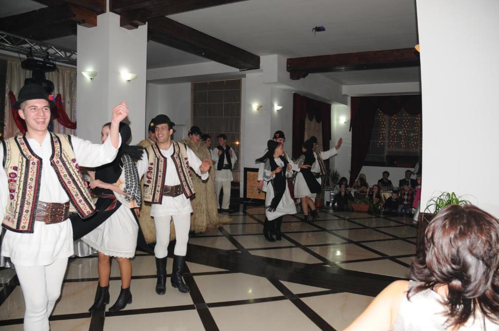 Mistral Resort Moeciu De Sus Bagian luar foto