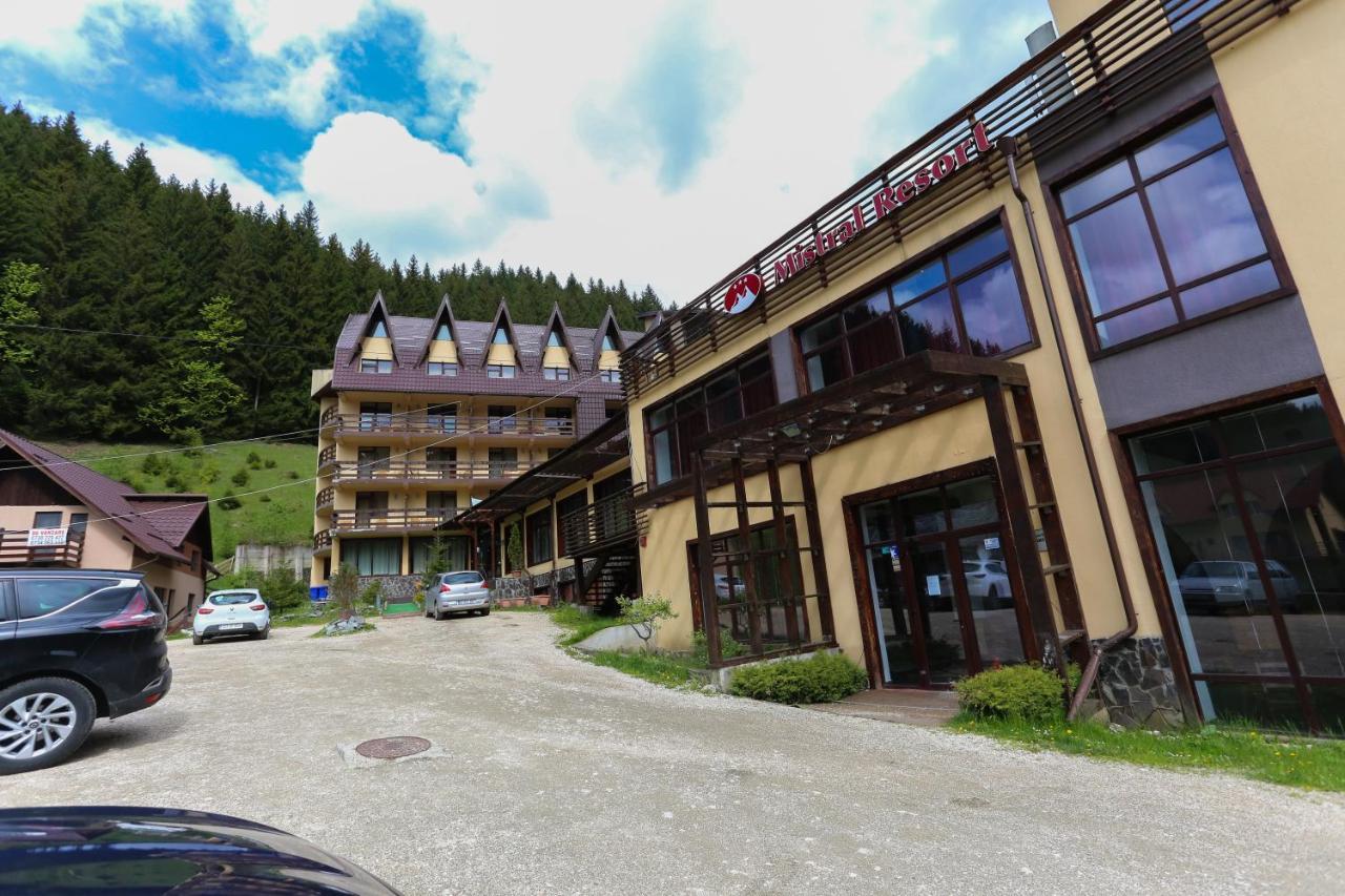 Mistral Resort Moeciu De Sus Bagian luar foto
